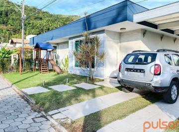 Casa · 224m² · 3 Quartos · 2 Vagas · Casa em Condomínio com 4 dormitórios sendo 3 suítes, Florianópolis/SC