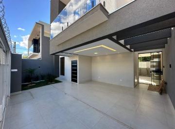 Casa · 157m² · 3 Quartos · Sobrado com excelente localização