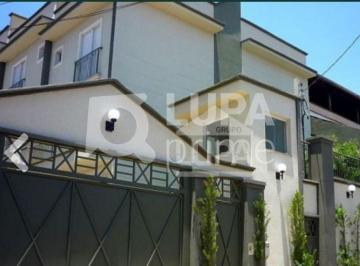 Casa · 220m² · 3 Quartos · 3 Vagas · Sobrado em condomínio fechado com 3 dormitórios sendo 2 suítes à venda na Vila Romero!