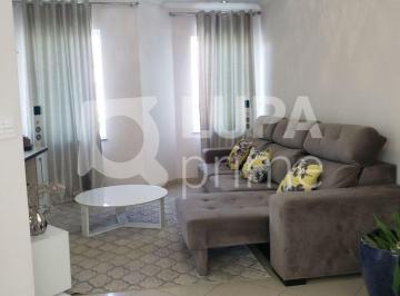 Casa · 212m² · 3 Quartos · 4 Vagas · Sobrado com 3 dormitório sendo 1 suíte á venda na Vila Constança.