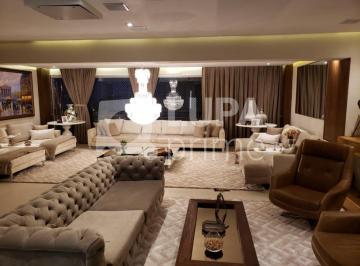 Apartamento · 245m² · 3 Quartos · 5 Vagas · Apartamento espaçoso decorado à venda em Santa Teresinha!