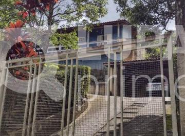 Casa · 221m² · 3 Quartos · 8 Vagas · Casa Térrea com 3 dormitórios sendo 1 suíte á venda na Estrada Da Roseira