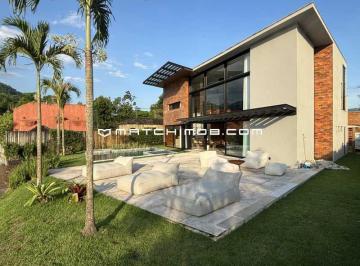 Casa · 500m² · 4 Quartos · 4 Vagas · No Canal do Portobello Resort e Safari em Mangaratiba