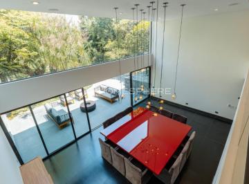 1 · Casa à venda no Alto de Pinheiros - Rua Ourânia. São 4 suítes, piscina, área gourmet, cinema 12 luga