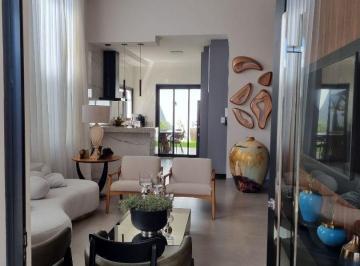 Casa · 165m² · 3 Quartos · 2 Vagas · Casa com 3 quartos à venda, bairro Alto Umuarama - Uberlândia/MG