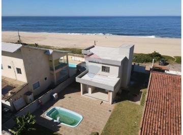 Casa · 200m² · 4 Quartos · 5 Vagas · Casa de frente para a praia com 4 dormitórios, suíte, piscina e ótimo quintal.