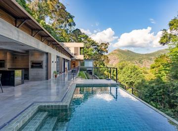 Casa · 450m² · 5 Quartos · 2 Vagas · Casa 5 quartos em condomínio em Itaipava, Petrópolis.