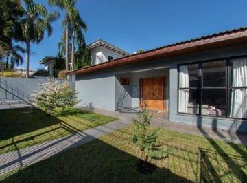 5ef46ce88accb4e4fcfeddf1d0c9cda86c012d3c · Casa com 3 suítes no Batel!