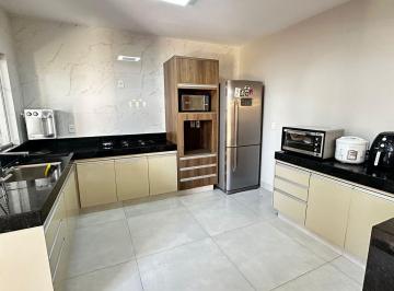 Casa de 3 quartos, Caldas Novas · Sobrado dos Sonhos no Bairro Bandeirantes: Sua Oportunidade em Caldas Novas!