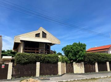 Foto 01 · Belíssimo sobrado mobiliado na Armação em Penha/SC
