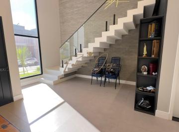 Casa · 300m² · 3 Quartos · 4 Vagas · Casa à venda em condomínio exclusivo em Valinhos/SP!