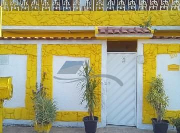 Foto 01 · A Charmosa Casa Vintage: Seu Refúgio Espaçoso em Condomínio Fechado