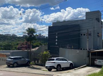 Comercial · 600m² · 10 Quartos · 4 Vagas · Prédio inteiro no Seminário por 2.8k