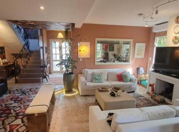 Casa de 4 quartos, Florianópolis · Casa 4 Dormitórios
Sendo 1 Suíte, EXCLUSIVA, 305 m2, 3 vagas, Corrego Grande , Florianópolis/SC