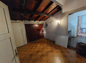 Apartamento · 180m² · 4 Quartos · Apartamento tipo casa, 4 quartos, 3 banheiros, 2 cozinhas, despensa, área coberta.