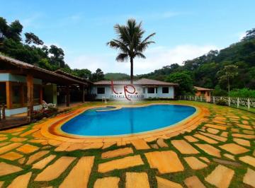 Rural de 11 quartos, Petrópolis · Sítio na Região de Itaipava, com 3 Casas, Lazer Completo e Fácil Acesso à Br040.