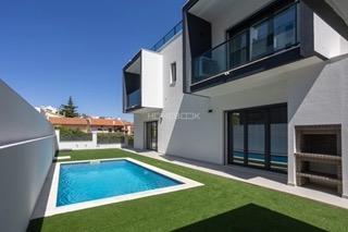 Casa de 6 quartos, Jaboatão dos Guararapes · Fantástica Mansão em Portugal/Famões 466m2