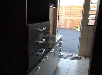 Casa · 200m² · 2 Quartos · 2 Vagas · Casa Padrão em São José do Rio Preto