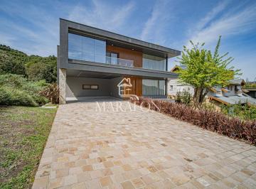 Casa · 435m² · 2 Vagas · CASA À VENDA EM GRAMADO EM CONDOMÍNIO COM CINCO SUÍTES