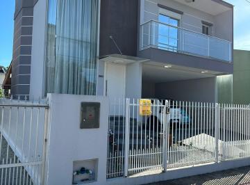 Casa · 200m² · 3 Quartos · 3 Vagas · Casa sendo 03 dormitórios com suíte na Paria Comprida São José/SC