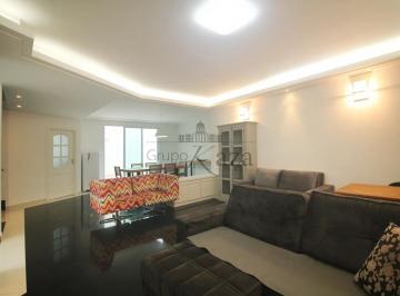 Casa · 360m² · 3 Quartos · 4 Vagas · Casa de Condomínio - Jardim da Saúde - 3 Suítes - 360m².