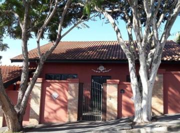 Casa · 200m² · 3 Quartos · 4 Vagas · Imóvel à Venda em Vinhedo-SP: Casa de 3 quartos com suíte, 2 salas, 2 banheiros e 4 vagas de garagem