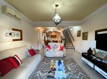 Foto 01 · Imperdível: Casa à venda em Santos-SP, no Embaré, com 5 quartos, 3 suítes, 3 salas e muito mais!