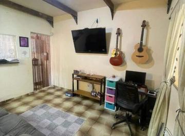 Casa · 251m² · 5 Quartos · 1 Vaga · Sobrado com 251 m² Localizado No Bairro Ferrazópolis em São Bernardo do Campo - SP.