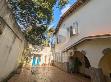 Casa · 260m² · 3 Quartos · 5 Vagas · Sobrado espaçoso