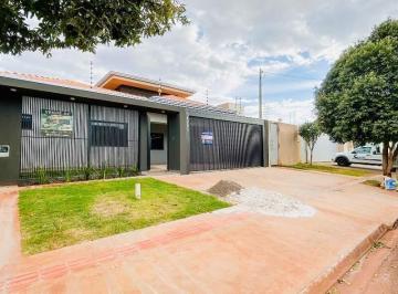 Casa · 230m² · 4 Quartos · 2 Vagas · Maravilhosa casa com piscina no Bairro Santa Fé