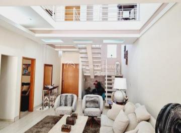 Casa · 256m² · 3 Quartos · 4 Vagas · Sobrado à venda com 3 dormitórios no Campos do Conde I