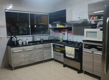 Casa · 110m² · 3 Quartos · Sobrado Oportunidade