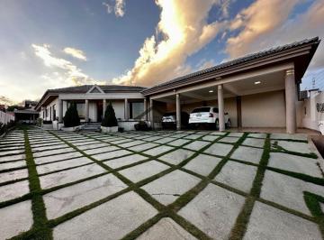 Casa de 6 quartos, Vicente Pires · CASA TÉRREA / 6 QUARTOS / ÁREA GOURMET / JARDIM DE INVERNO / ARMÁRIOS PLANEJADOS
