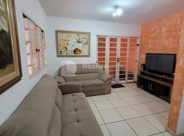 Casa · 3 Quartos · 2 Vagas · Casa à venda em Taubaté, Chácara Santa Luzia, com 3 quartos, com 243 m²