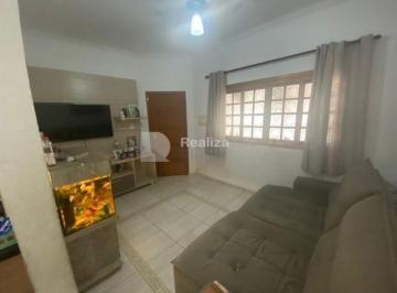 Casa · 80m² · 3 Quartos · Casa em bairro muito familiar com 3 quartos, com 80 m²