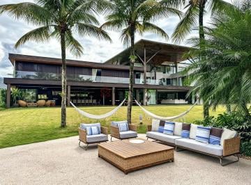 Casa · 1300m² · 10 Quartos · 4 Vagas · Espetacular mansão de canal em cond. de luxo, vaga para barco de 140 pés.