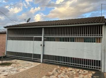 Casa de 4 quartos, Ceilândia · Casa com 4 quartos sendo 2 suítes toda de laje