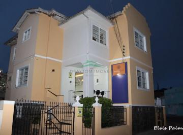 Casa · 226m² · 4 Quartos · 2 Vagas · Casa no Centro Histórico de Laguna