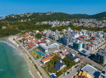 Foto 01 · Apartamento alto padrão contendo 3 suítes a venda na praia de Bombas em Bombinhas, localizado a 50 m