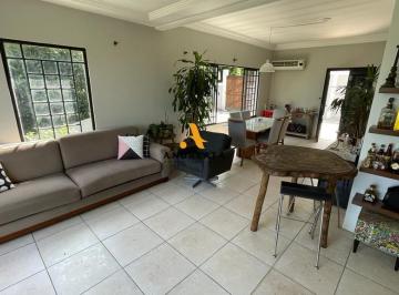 Casa · 300m² · 4 Quartos · 5 Vagas · Venda de Casa em Condomínio com 4 quarto(s), 2 suíte(s), 300 m², por R$ 740 mil, no condomínio Bosqu