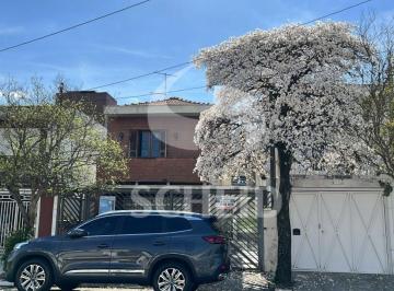 Casa · 192m² · 4 Quartos · 2 Vagas · Sobrado com 4 dormitórios no Campo Belo