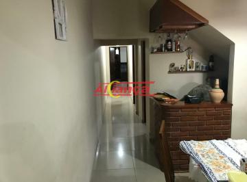 Casa · 250m² · 3 Quartos · 2 Vagas · Sobrado com 3 Dormitorios e planejado na cozinha em Jardim Silvia GRU.