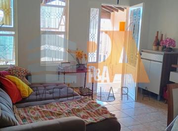 Foto 01 · P&A ALUGA E VENDE CASA COM 02 DORMITÓRIOS SENDO 01 SUÍTE SALA AMPLA COZINHA COM GABINETE LAVANDERIA 