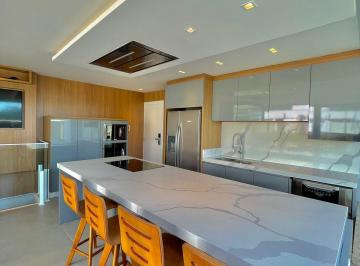 Apartamento · 190m² · 3 Quartos · 4 Vagas · Cobertura mobiliada no Edifício Atmos Beach na Cabeçudas em Itajaí