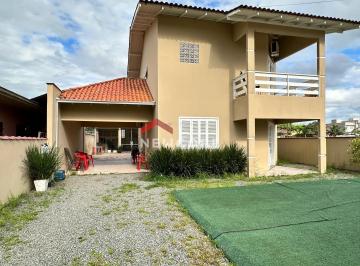 Casa · 215m² · 3 Quartos · 2 Vagas · Casa em Rua Marquês de Maricá - Vila Nova - Joinville/SC