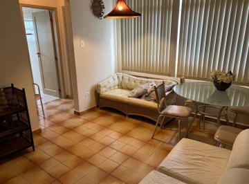Apartamento · 50m² · 1 Quarto · 1 Vaga · Um dormitório mobiliado. 1 quadra praia. Elevador e portaria