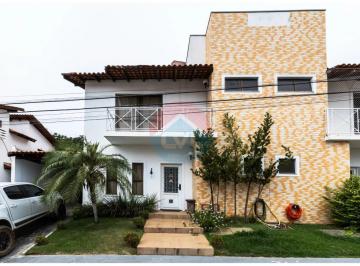 Casa · 212m² · 2 Quartos · 3 Vagas · Casa a Venda no Condomínio Santa Rosa.