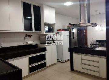 Casa · 380m² · 3 Quartos · 5 Vagas · Casa à venda 3 quartos no Bairro PETROLANDIA