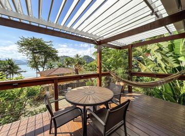Casa · 200m² · 4 Quartos · 2 Vagas · Linda casa em cond fechado com deck, praia privativa e vaga de barco.