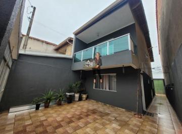 Casa · 110m² · 2 Quartos · 2 Vagas · Sobrado com duas vagas e dormitórios com sacada